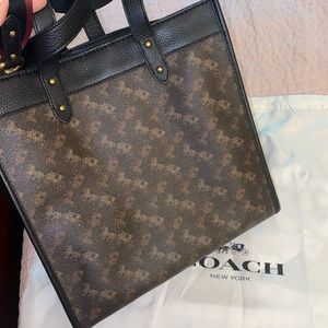 Coach Horse and Carriage Field Tote. EUC